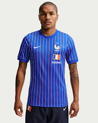 France x Jacquemus Men's Academy Pro Short-Sleeve Soccer Top. Nike.com